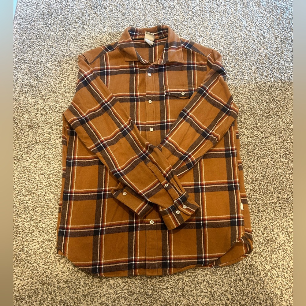 Men’s size large. North Face flannel. Mustard color